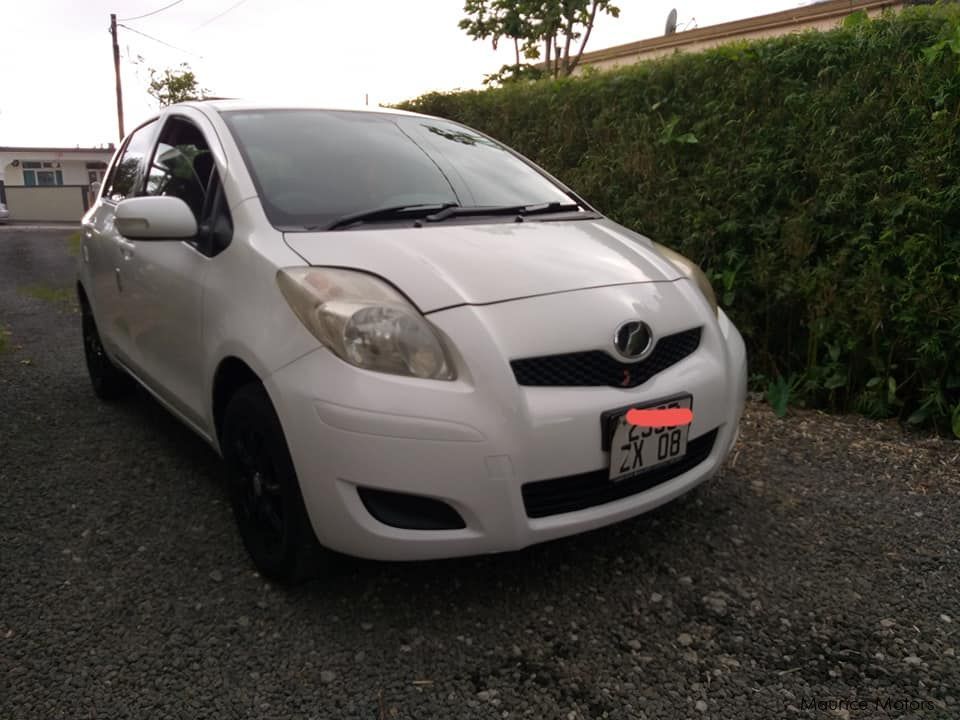 Toyota VITZ [1000cc] in Mauritius